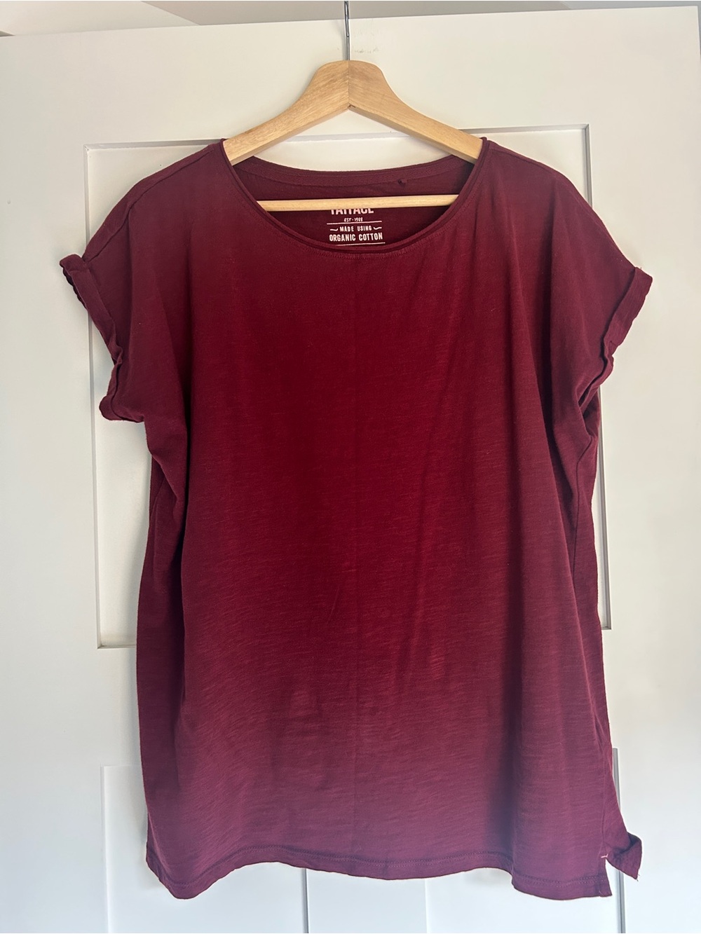 Fat Face Short Sleeve Scoop Neck Tee in Burgundy